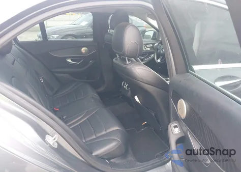 2017 Mercedes-Benz C 300 Luxury/Sport z USA, uszkodzony, nr VIN 55SWF4JB9HU205974